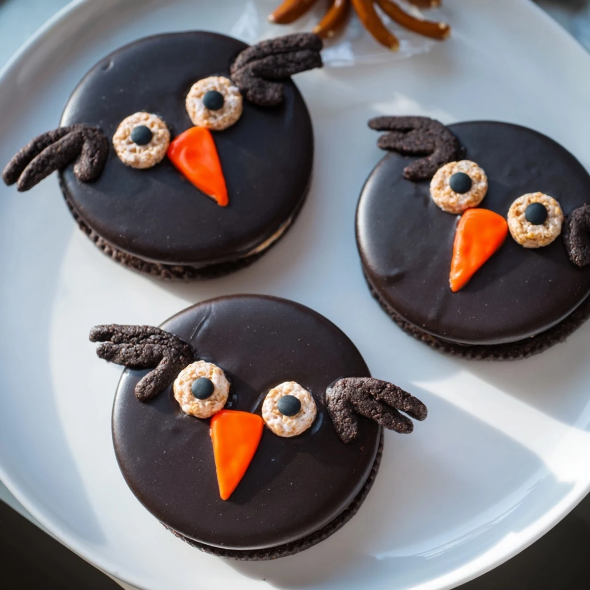 Enjoy a close-up of the delicious Hoot Hoot Owl-Themed Treat Tray, perfect for kids' parties.